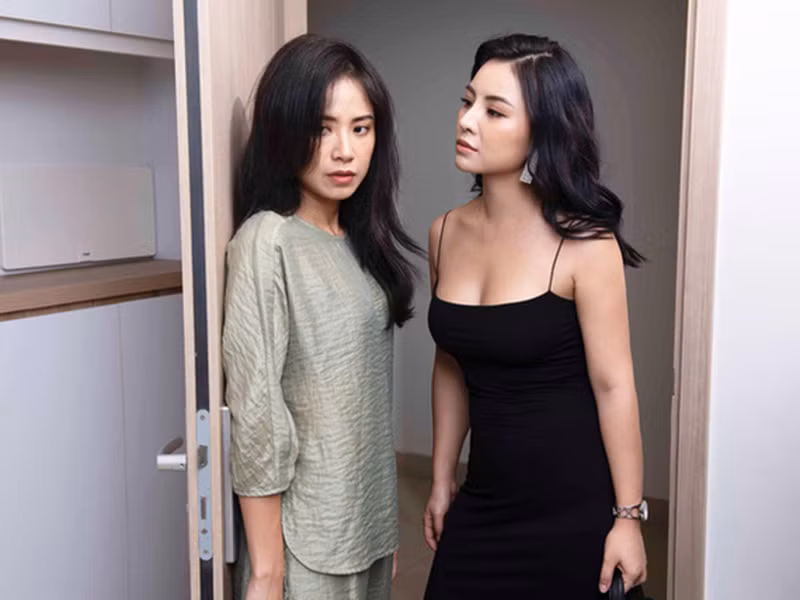 Chia sẻ với Zing, Liên Tít cho biết, cô không nghĩ trang phục khi lên hình lại hở nhiều đến vậy. Nếu được quay lại, Liên Tít sẽ không chọn thiết kế hở hang. Ảnh: Tổ Quốc