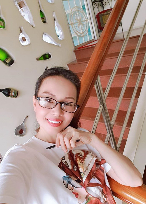 Trong mắt nhạc sĩ Minh Vy, Cẩm Ly là một người vợ nội trợ đảm đang nhiều hơn là một ca sĩ.