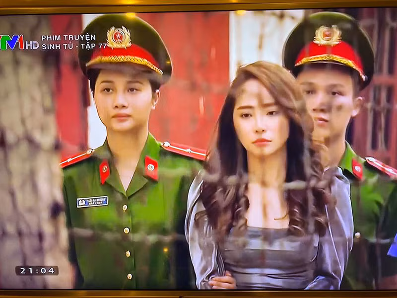 Ngoài "Về nhà đi con", Quỳnh Nga còn đóng phim "Sinh tử" và "Hoa trong bão".