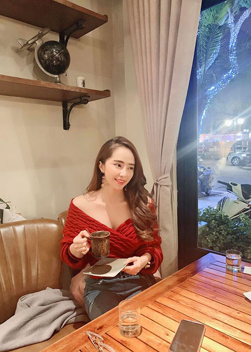 Khi trở lại cuộc sống độc thân, nữ ca sĩ cũng quyết định nâng ngực để tự tin hơn.
