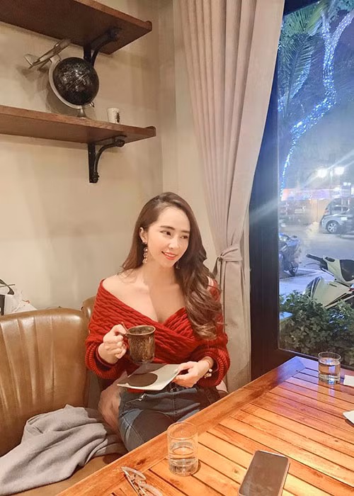 Khi trở lại cuộc sống độc thân, nữ ca sĩ cũng quyết định nâng ngực để tự tin hơn.