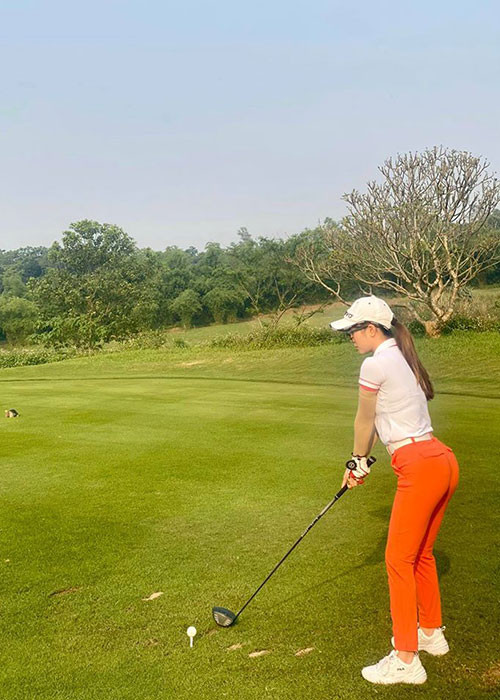 Ngoài đi du lịch, Quỳnh Nga còn có nhiều sở thích khác như nấu ăn, đánh golf, trồng cây.