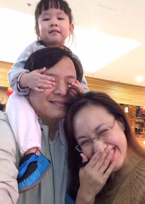 Hoài Anh còn cho biết, cô cảm thấy may mắn khi trên bước đường học hỏi để chăm sóc con, ông xã luôn ở bên động viên. Ảnh: Khám phá