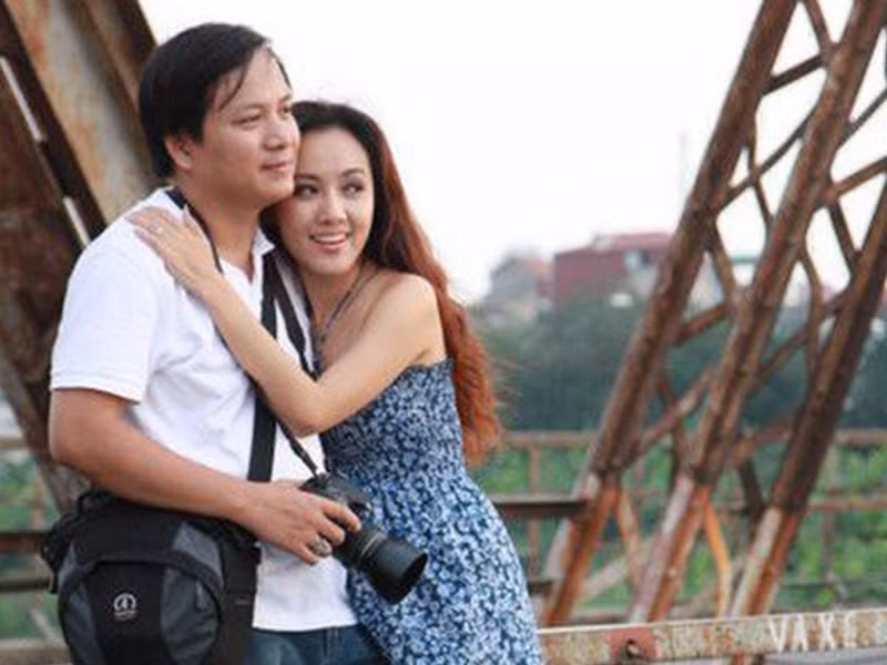 Ông xã của Hoài Anh còn xắn tay phụ vợ việc nhà như một cách để chia sẻ. Ảnh: Thời đại