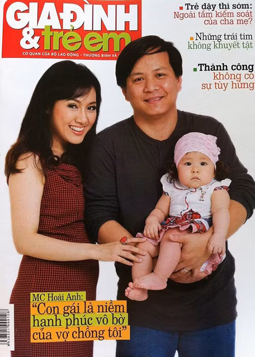 "Bữa cơm gia đình hiếm có khi nào được ăn trước 21h00. Nhưng bù lại, tôi cảm thấy ấm áp khi ông xã luôn ở nhà đợi cơm mình", cô chia sẻ. Ảnh: Thời đại