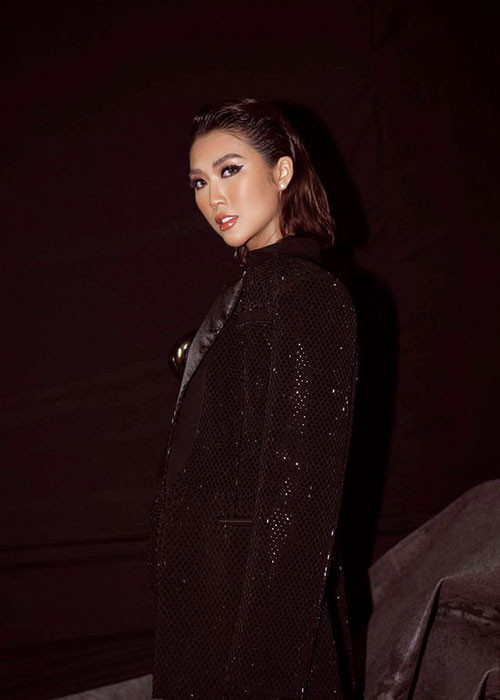 Đối với mặt với ý kiến trái chiều, Tường Linh lên tiếng. Trên Zing, Tường Linh khẳng định cô là fan của “Người ấy là ai” nên rất vui khi được mời tham dự. Người đẹp nhấn mạnh cô tham gia gameshow với mục đích hẹn hò.