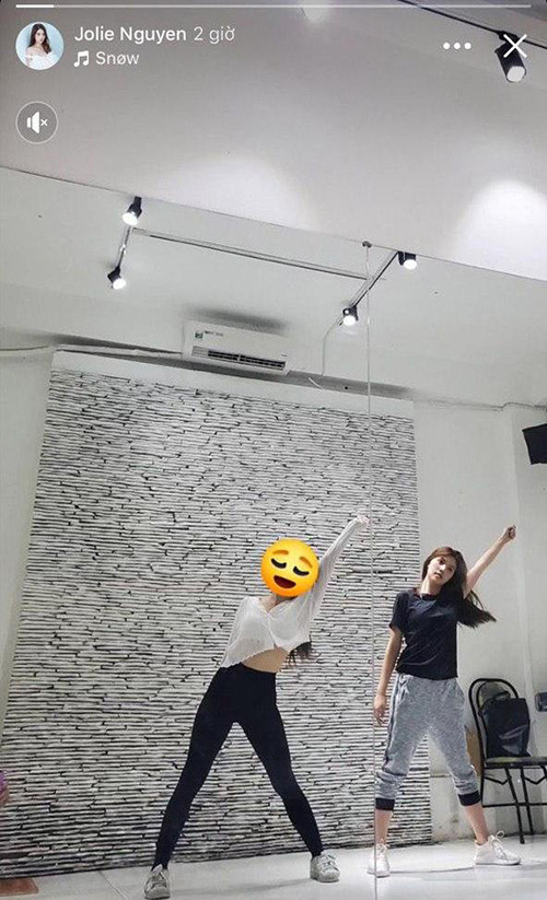 Dong thai moi cua Jolie Nguyen giua on ao doi tu-Hinh-2