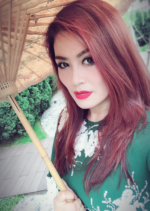 Do nhiều năm làm việc ở nước ngoài nên khi về nước, chồng Hoa Thúy chọn sống cạnh mẹ ở Quảng Ninh còn Hoa Thúy ở Hà Nội cùng các con.