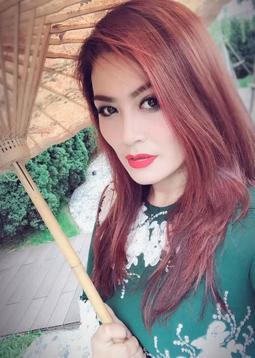 Do nhiều năm làm việc ở nước ngoài nên khi về nước, chồng Hoa Thúy chọn sống cạnh mẹ ở Quảng Ninh còn Hoa Thúy ở Hà Nội cùng các con.