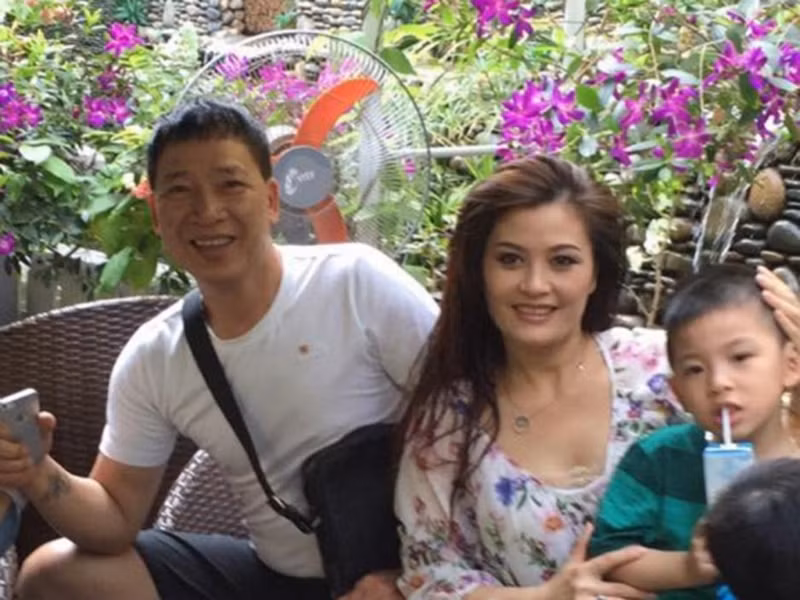 Rất may, Hoa Thúy có cô, cậu ruột của chồng hiểu chuyện. Họ đã đến gặp, nói chuyện với chồng và gia đình chồng của Hoa Thúy nên mọi người mới bớt giận. Ảnh: Ngôi sao