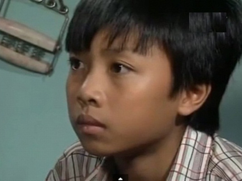 Quang sọt - cậu nhóc nhỏ nhắn, da ngăm đen nhưng nhanh nhẹn (Hán Quang Tú đóng) cũng là nhân vật để lại nhiều ấn tượng cho khán giả “Đội đặc nhiệm nhà C21”. Sau bộ phim, Quang Tú tốt nghiệp khoa Sân khấu tại trường Đại học Sân khấu Điện ảnh rồi làm giảng viên tại đây. Ảnh: Ngôi sao