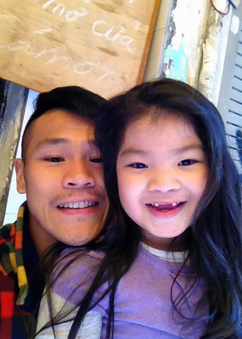 Khi lớn lên, Tùng Lâm bất ngờ chia tay màn ảnh nhỏ để trở thành võ sĩ Judo chuyên nghiệp. Nhờ hoạt động thể thao, anh giảm cân thành công. Sau thời gian theo đuổi Judo, Tùng Lâm du học ở Trung Quốc ngành kinh tế rồi tham gia vào công việc kinh doanh cùng gia đình. Nam diễn viên một thời đã kết hôn và kín tiếng về đời tư. Ảnh: Dân Việt