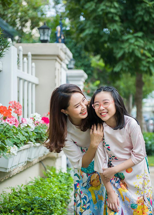 Giữ kín chồng nhưng Hồng Diễm lại thường xuyên đăng tải hình ảnh các con trên trang cá nhân.