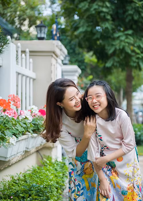 Giữ kín chồng nhưng Hồng Diễm lại thường xuyên đăng tải hình ảnh các con trên trang cá nhân.