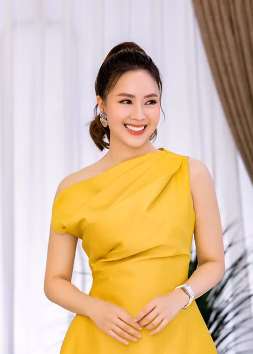 Hồng Diễm kết hôn và sinh con năm 25 tuổi. Ông xã của nữ diễn viên là một doanh nhân hơn cô 12 tuổi.