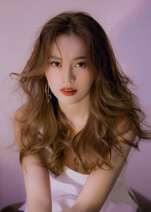 Ở tuổi 30, Lan Ngọc sở hữu khối tài sản khủng. Cô có 2 căn nhà, xe sang, kim cương, đồ hiệu.