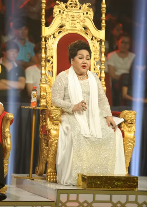 NSND Ngọc Giàu và người chồng đầu tiên có với nhau một người con gái tên Ngọc Hân. Không may, Ngọc Hân bị ung thư máu rồi qua đời khi còn nhỏ. Ảnh: Petrotimes