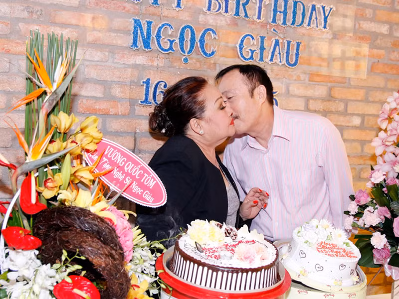 Sau 40 năm gắn bó, nghệ sĩ Ngọc Giàu và người chồng thứ hai vẫn hạnh phúc bên nhau. Ảnh: Kul