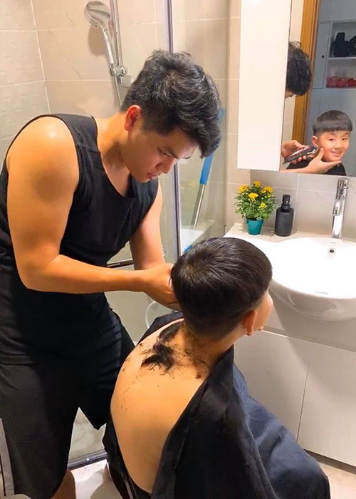 Chồng trẻ của Lê Phương được xem là một trong những ông bố dượng quốc dân của Vbiz.