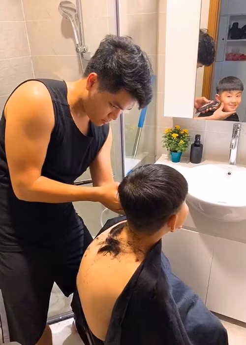 Chồng trẻ của Lê Phương được xem là một trong những ông bố dượng quốc dân của Vbiz.