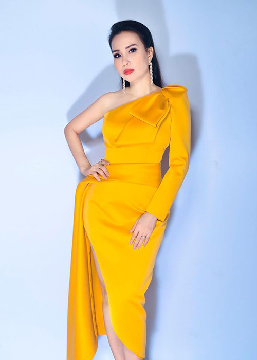 Hiện tại, giọng hát của Cẩm Ly mới trở lại được khoảng 80%. Ba năm qua, dù không thể đi hát nhưng nữ ca sĩ nhận được nhiều lời mời làm giám khảo, huấn luyện viên chương trình truyền hình.