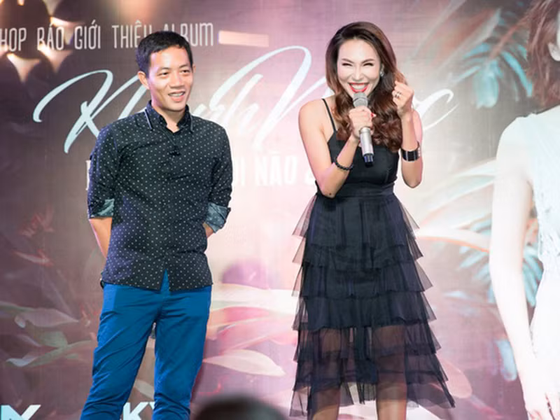 Đã có lúc Khánh Ngọc có suy nghĩ tự tử nhưng vì con, cô phải gắng gượng. Để lấy lại giọng hát và tinh thần, Khánh Ngọc tập thể dục và học thanh nhạc. Sau một thời gian, giọng hát của cô cải thiện được phần nào. Ảnh: Zing