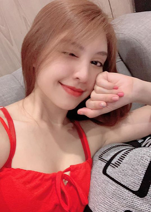 Chân dài sinh năm 1996 tỏ ra kín tiếng về đời tư.