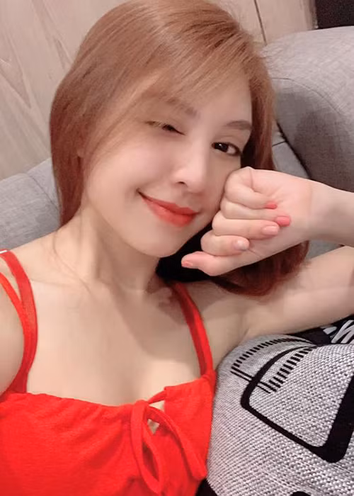 Chân dài sinh năm 1996 tỏ ra kín tiếng về đời tư.