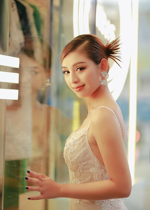 Lê Thanh Tú ngày càng xinh đẹp sau khi dừng thi nhan sắc.