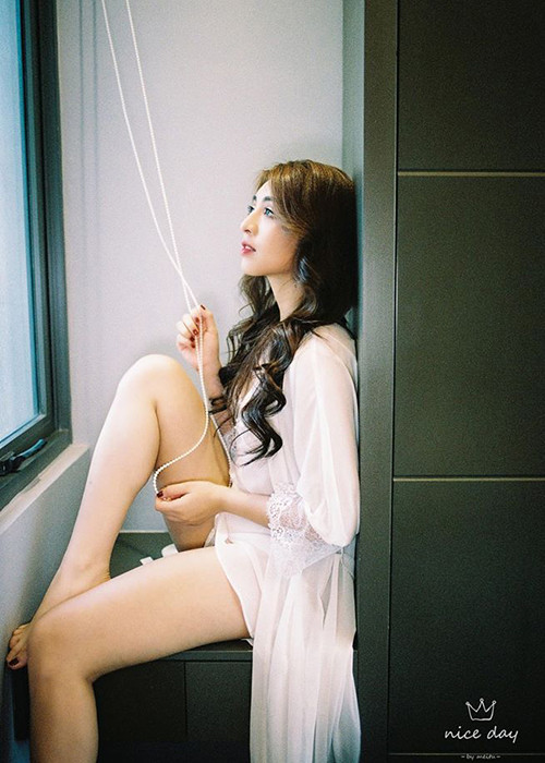 Cô còn đang theo học lớp diễn xuất để thử sức đóng phim.