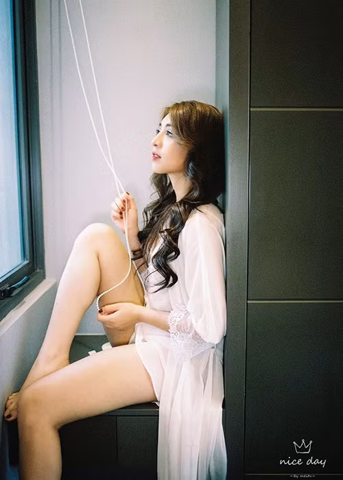 Cô còn đang theo học lớp diễn xuất để thử sức đóng phim.