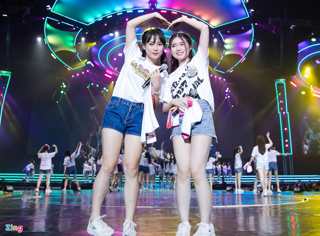 Ban đầu, 10X không thuộc top thành viên nổi trội, đông fan trong nhóm. Tuy nhiên, nhờ tính cách tươi sáng, vui vẻ, cô dần thu hút được lượng lớn người hâm mộ. Ảnh: Nguyễn Thành.