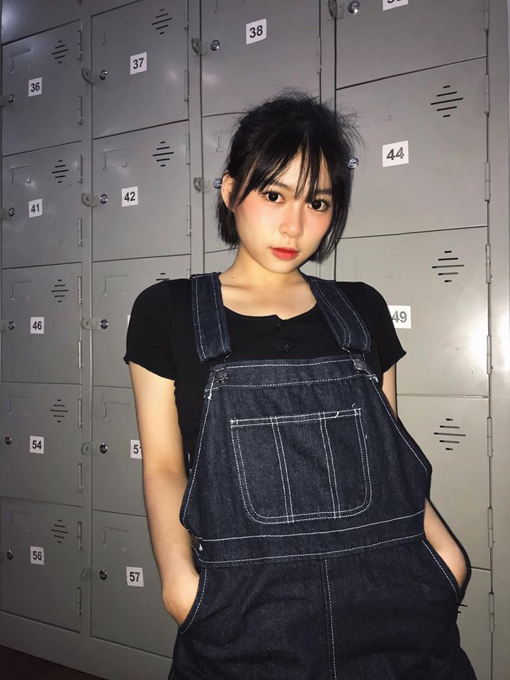 Trả lời Zing, công ty quản lý YAG Entertainment đã bác bỏ nghi vấn Lệ Trang bị đình chỉ do gửi ý kiến giấu mặt chỉ trích gói membership giá 30 triệu đồng. "Cô ấy vi phạm một số điều khoản, nội quy công ty nên chúng tôi mới đưa ra quyết định đó", người đại diện nhóm nhạc nói. Sau khi thông báo được đưa ra, Lệ Trang vẫn giữ im lặng, không chia sẻ bất cứ ý kiến gì lên trang cá nhân. Ảnh: FBNV.