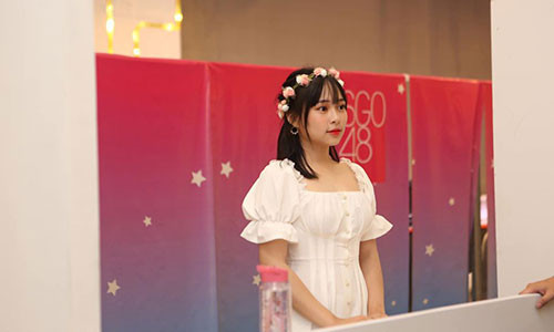 Tối 16/7, YAG Entertainment - công ty quản lý của nhóm nhạc đông nhất Việt Nam SGO48 - đã đăng tải thông báo về việc thành viên Lệ Trang bị đình chỉ hoạt động. "YAG xin thông báo kể từ 20h ngày 16/7, thành viên Lệ Trang của SGO48 sẽ bị đình chỉ mọi hoạt động vì vi phạm nghiêm trọng nội quy công ty. Công ty sẽ tiến hành làm việc với Lệ Trang và có hình thức xử phạt thích đáng", phía YAG cho biết. Ảnh: YAG Entertainment.