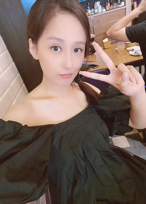 Ở tuổi 32, Mai Phương Thúy vẫn giữ được nét nhí nhảnh.