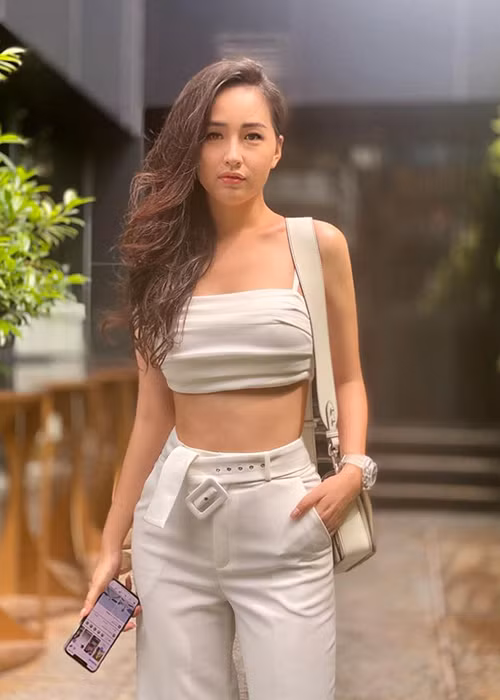 Hình thể của Mai Phương Thúy thon gọn hơn nhờ nỗ lực tập luyện cùng ăn uống khoa học.