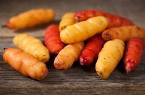 Khoai lang tím (khoai tía) đặc biệt giàu anthocyanin được nhìn thấy qua màu sắc của nó. Bên cạnh đó, phần thịt của khoai càng đậm thì càng có nhiều chất chống oxi hóa. Khoai lang có vỏ trắng có thể giúp giảm sự đề kháng insulin và từ đó góp phần vào việc kiểm soát đường máu.