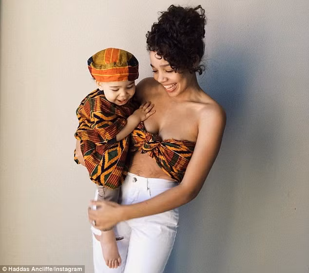 Hay Haddas nhắc nhở “Con bạn luôn tự hào rằng, mẹ đẹp nhất trên thế giới này”. “Cơ thể xồ xề, chảy xệ và không cân đối nhưng tôi vẫn rất hấp dẫn”.