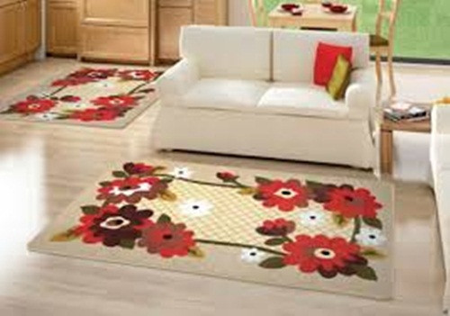 Thảm trải nhà. Thảm thường được dệt bằng những sợi tổng hợp, mùi thơm của thảm cũng là mùi của khí hóa học 4-PC. Dù cho mùi hương có phai dần thì ảnh hưởng của chất hóa học vẫn tồn tại lâu. Và bên cạnh việc bốc mùi hóa chất, thảm còn là thiên đường của bụi bẩn, vi khuẩn tích tụ, những thứ sẽ khiến các mẹ đối diện với căn bệnh dị ứng.