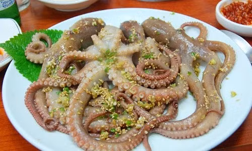 Giải pháp an toàn nhất là nhai kỹ trước khi nuốt và không nên nói chuyện khi đang đang thưởng thức món ăn này.