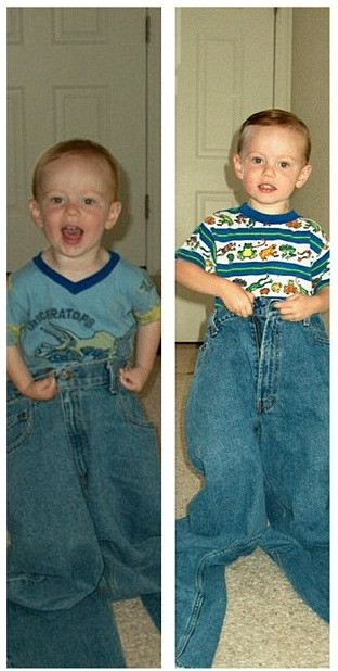 Đến sinh nhật các lần tiếp theo, bé cũng vẫn phải "bơi lội" trong đồ cưới của bố mẹ.