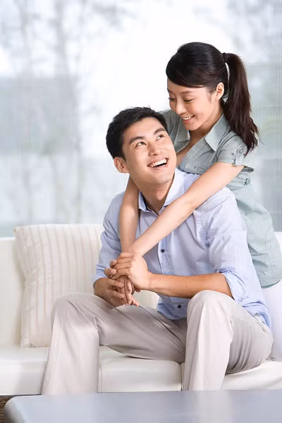 3. Khi có cãi vã, chồng nên thể hiện sự nhường nhịn Chuyện cãi vã giữa vợ và chồng là điều không thể tránh khỏi, nhưng không cần biết nguyên nhân cãi nhau là gì thì các cuộc tranh cãi nên kết thúc vào một lúc thích hợp. Trong các cuộc khẩu chiến, người chồng nên kiềm chế bản thân mình, chủ động nhường nhịn vợ của mình. 