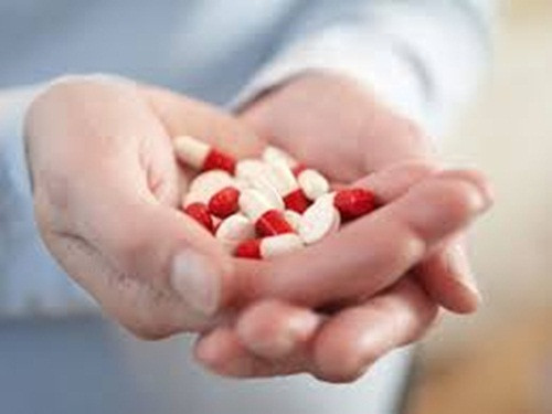 Thuốc. Một số loại thuốc như trầm cảm và an thần có thể ảnh hưởng đến khả năng sinh sản bởi nó làm cho cơ thể sản xuất hormone ngăn cản sự rụng trứng như prolactin.