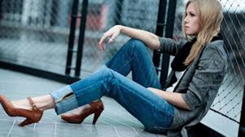 Bất cứ cô gái nào cũng có một chiếc quần jeans trong tủ quần áo. Món đồ thời trang này vô cùng dễ dàng kết hợp và mặc được trong bất kỳ sự kiện nào. Điều quan trọng là tìm một chiếc quần jeans cá tính phù hợp với vóc dáng của mình.