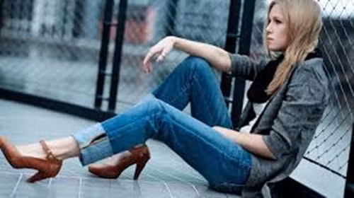 Bất cứ cô gái nào cũng có một chiếc quần jeans trong tủ quần áo. Món đồ thời trang này vô cùng dễ dàng kết hợp và mặc được trong bất kỳ sự kiện nào. Điều quan trọng là tìm một chiếc quần jeans cá tính phù hợp với vóc dáng của mình.