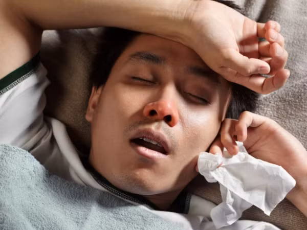 Cảm thấy lạnh. Về lâu dài, tập luyện giúp tăng cường hệ thống miễn dịch của bạn. Tuy nhiên, trong một số trường hợp, tập luyện với bài tập ngắn có thể tạm thời làm suy yếu hệ miễn dịch. Khi bạn đang tập luyện, nếu cảm thấy lả và mệt thì nên dừng lại và nghỉ ngơi.