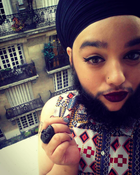 Sau khi quyết tâm thực hiện ước mơ và không cạo râu nữa cô đã trở thành mẫu nữ có râu đầu tiên trên thế giới đi trên sàn catwalk.