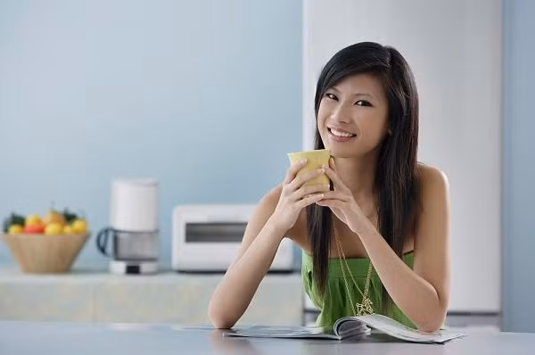 Bạn sẽ không phải lo lắng về mùi hôi của tỏi bởi chanh và gừng sẽ đánh mất mùi của nó. Bạn có thể uống trà tỏi vào mỗi buổi sáng sau khi thức dậy trước khi dùng bữa sáng.