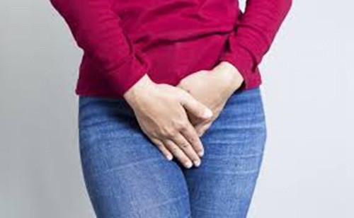 Lựa chọn sản phẩm nước rửa âm đạo có sodium lauryl sulphate. Sodium lauryl sulphate là một thành phần thường được tìm thấy trong dầu gội và xà phòng. Nó có tác dụng làm sạch vi khuẩn.