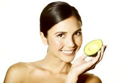 Thế nhưng, bơ là loại có hàm lượng chất béo cao và ăn trước khi đi ngủ thời gian để cơ thể hoạt động kém sẽ gây ra vấn đề béo phì.